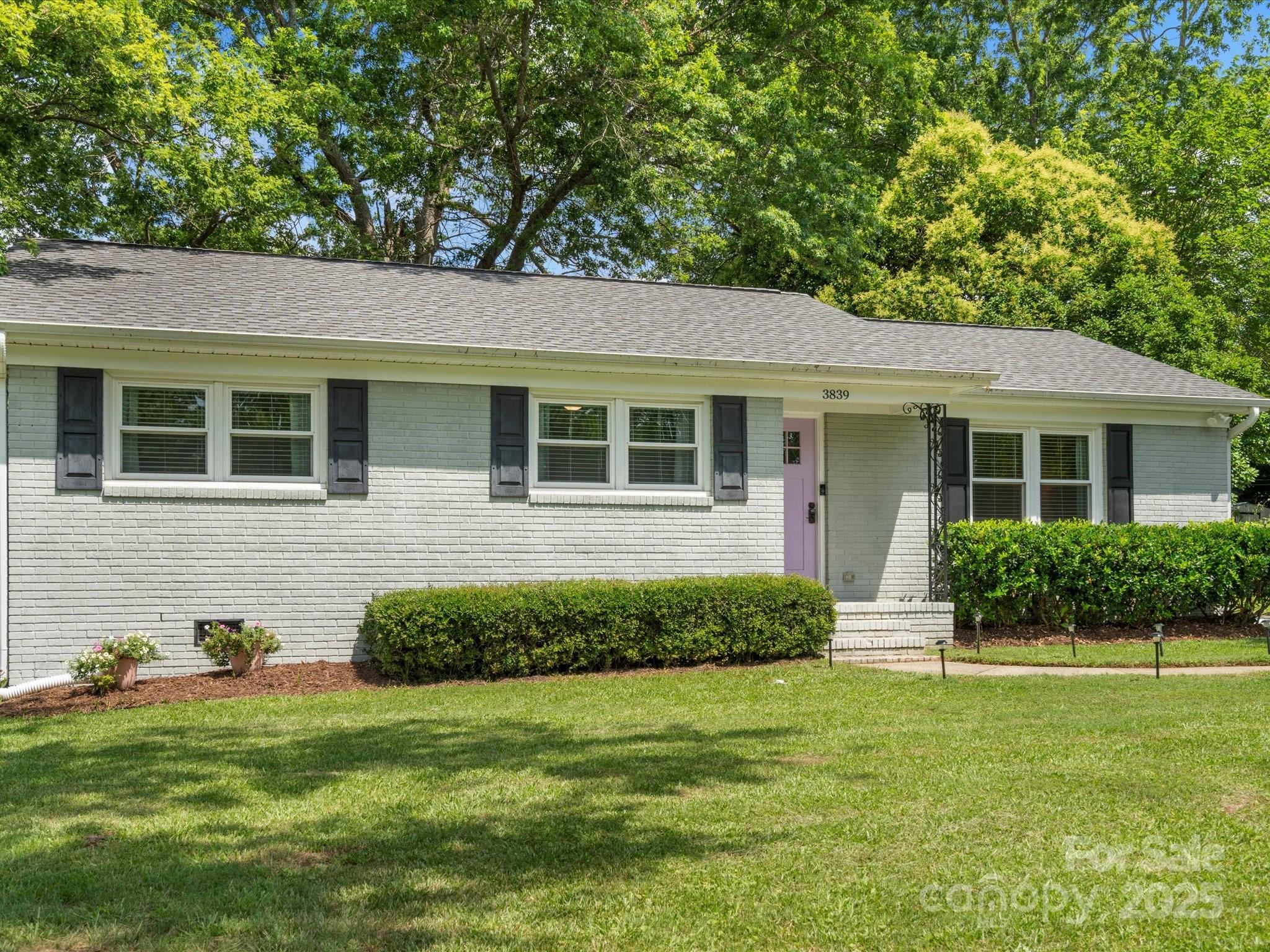 3839 Woodleaf Road