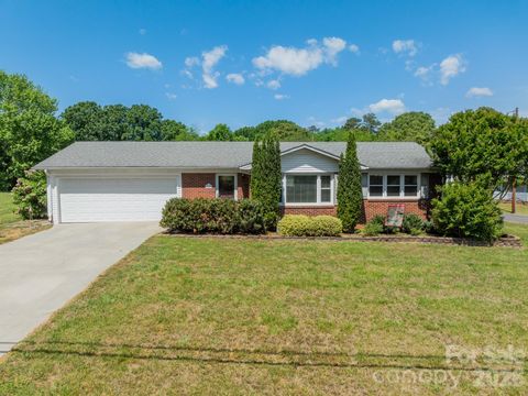 Photo of 307 Winona Avenue, Kannapolis, NC 28081 (MLS # 4371501)