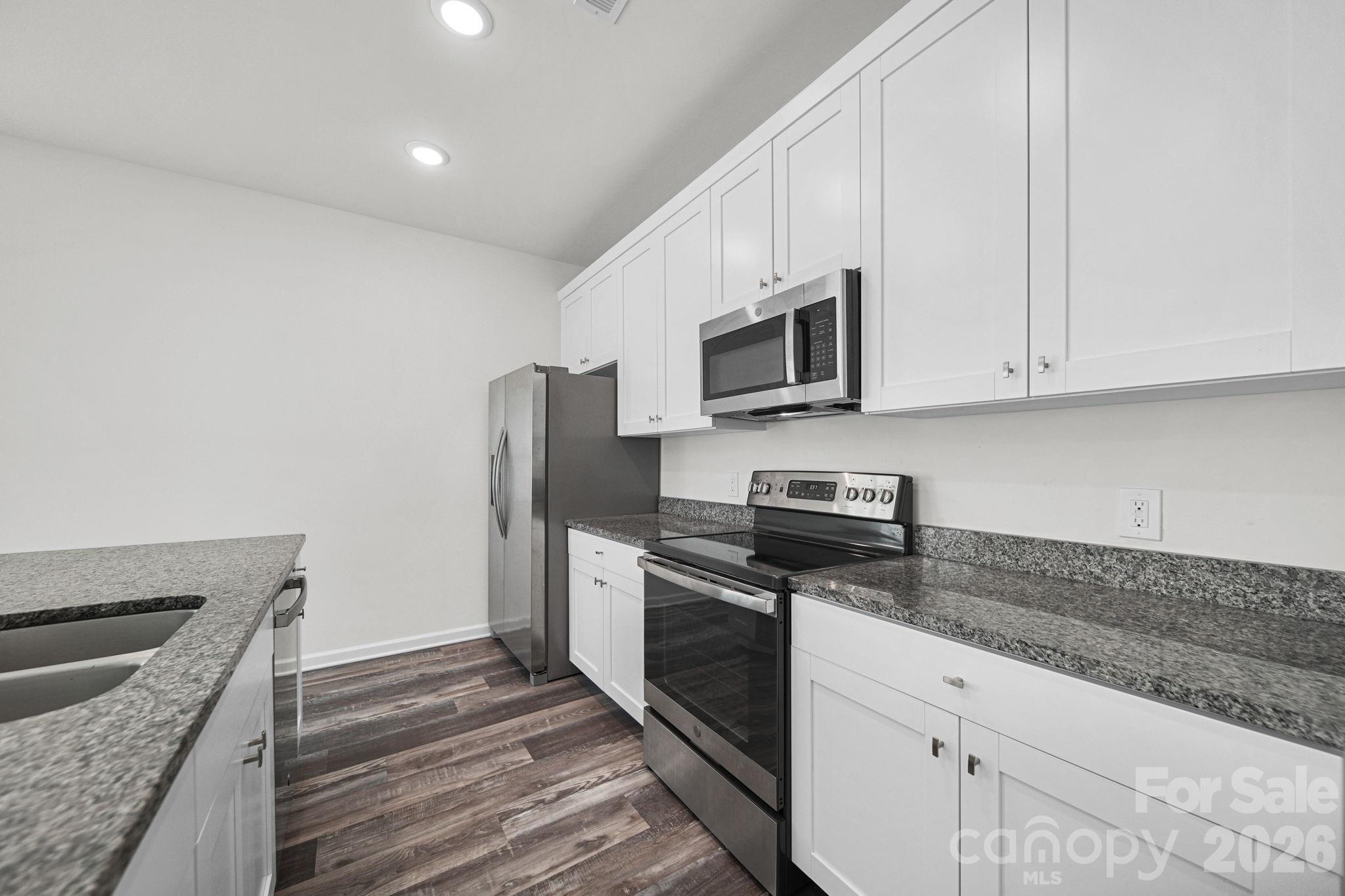 3305-3307 15th Avenue NE