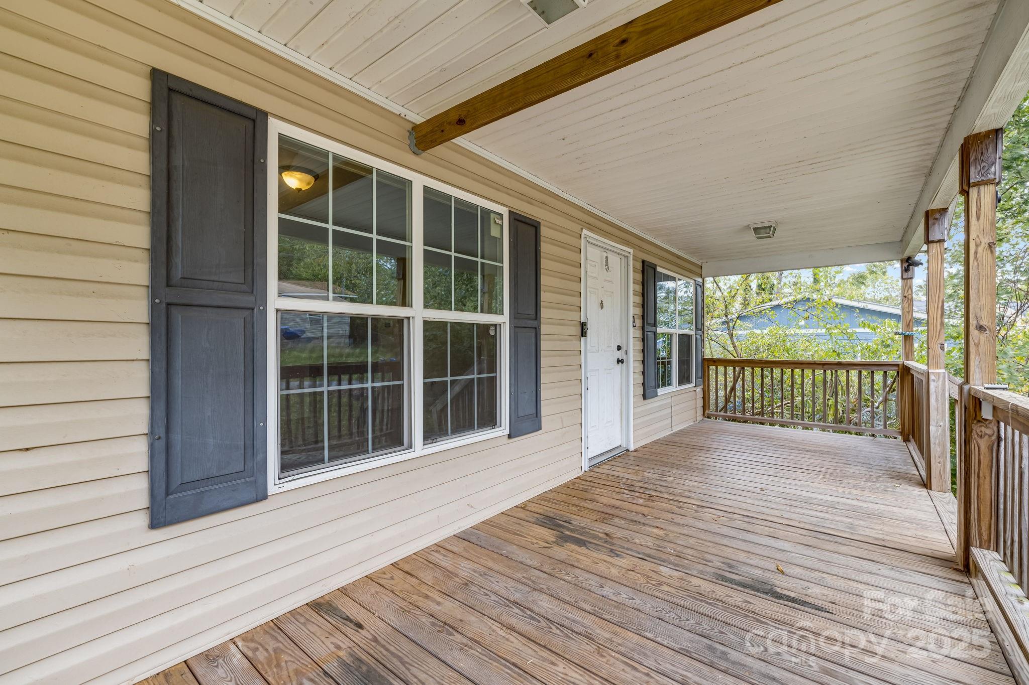6 Deaver Park Circle