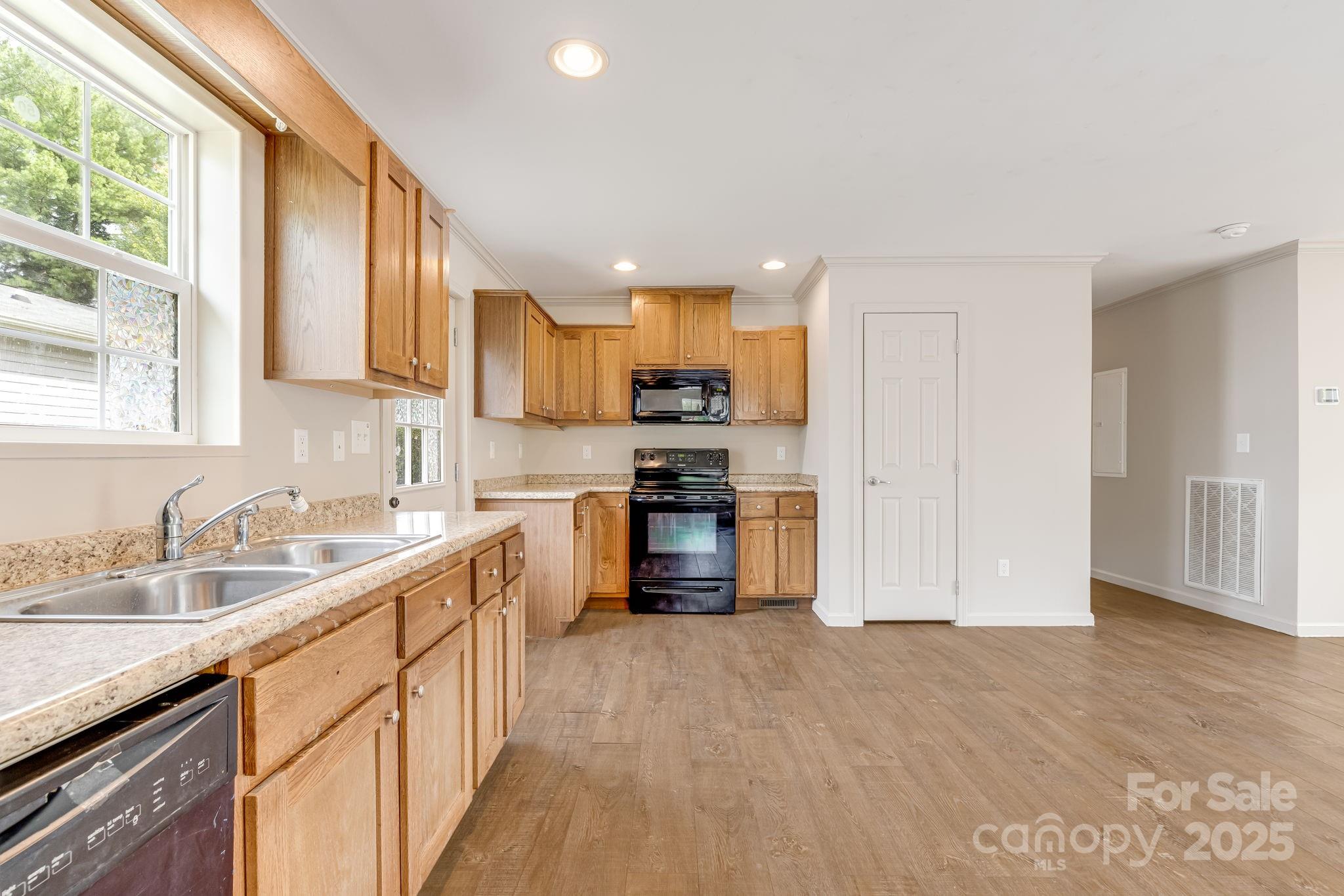 6 Deaver Park Circle