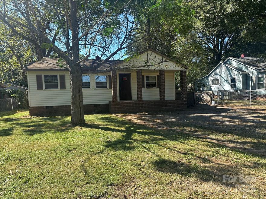 Property sold AS IS. Vacant & easy to show. The owner/Broker has never lived in the property. Close to Airport & Downtown. Be careful, the bedroom floor is very soft.