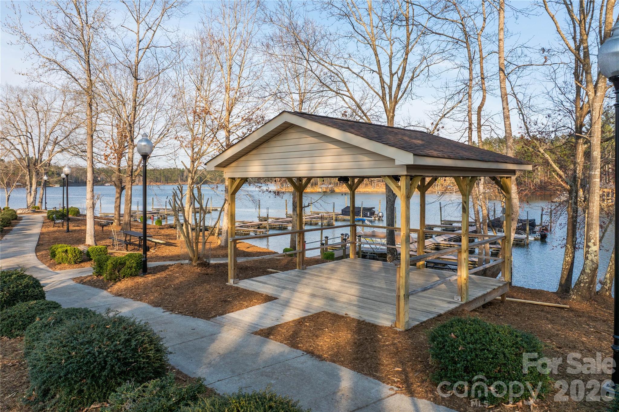 Paradise Harbor - Residential