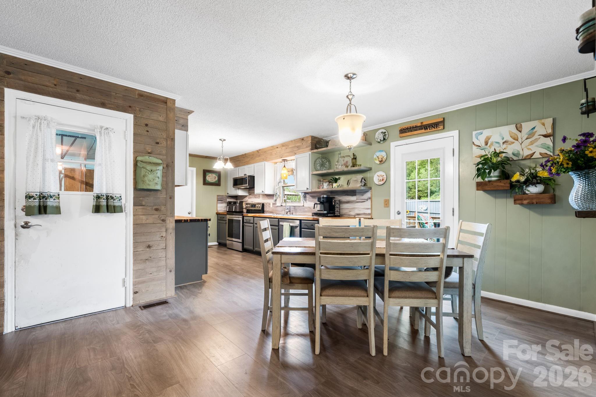 121 Blackhawk Drive
