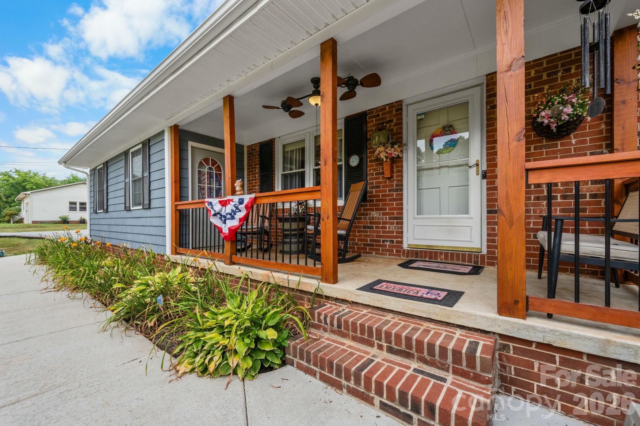 121 Blackhawk Drive