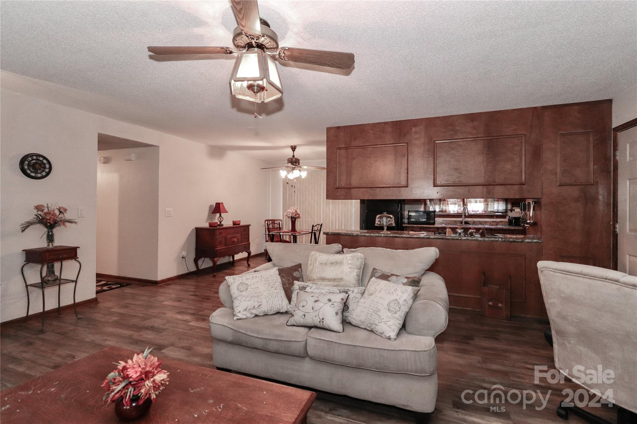 COUNTRY WOODS ESTATE - Residential