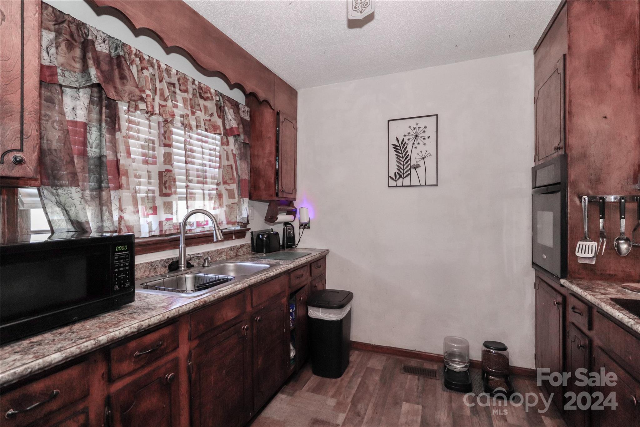 COUNTRY WOODS ESTATE - Residential