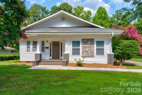 Photo of 507 S Elm Street, Cherryville, NC 28021 (MLS # 4402941)