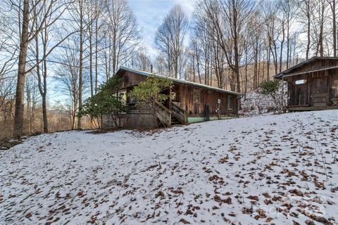 1571 Roaring Fork Road Burnsville NC 28714