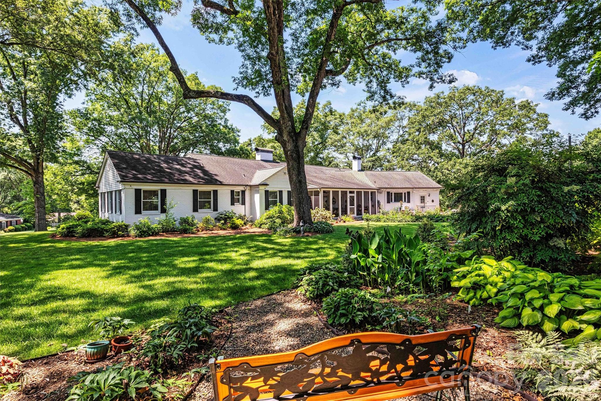 842 North Center Street