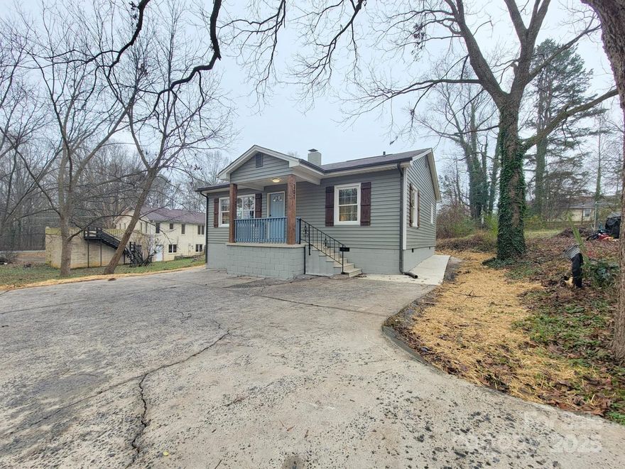 Come check out this move in ready home! Features 3 spacious bedrooms, full bathroom, ample backyard for all your family activities.