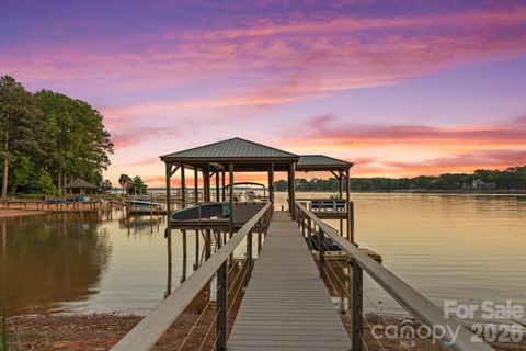 Photo of 107 Beachview Drive, Mooresville, NC 28117 (MLS # 4377535)