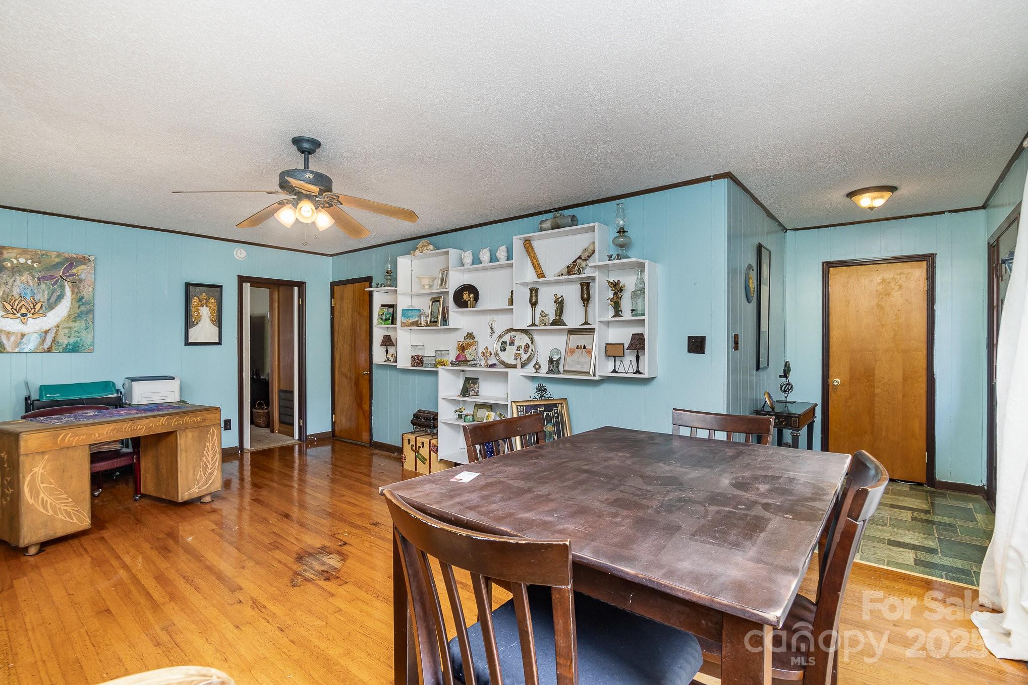 1239 Christopher Circle