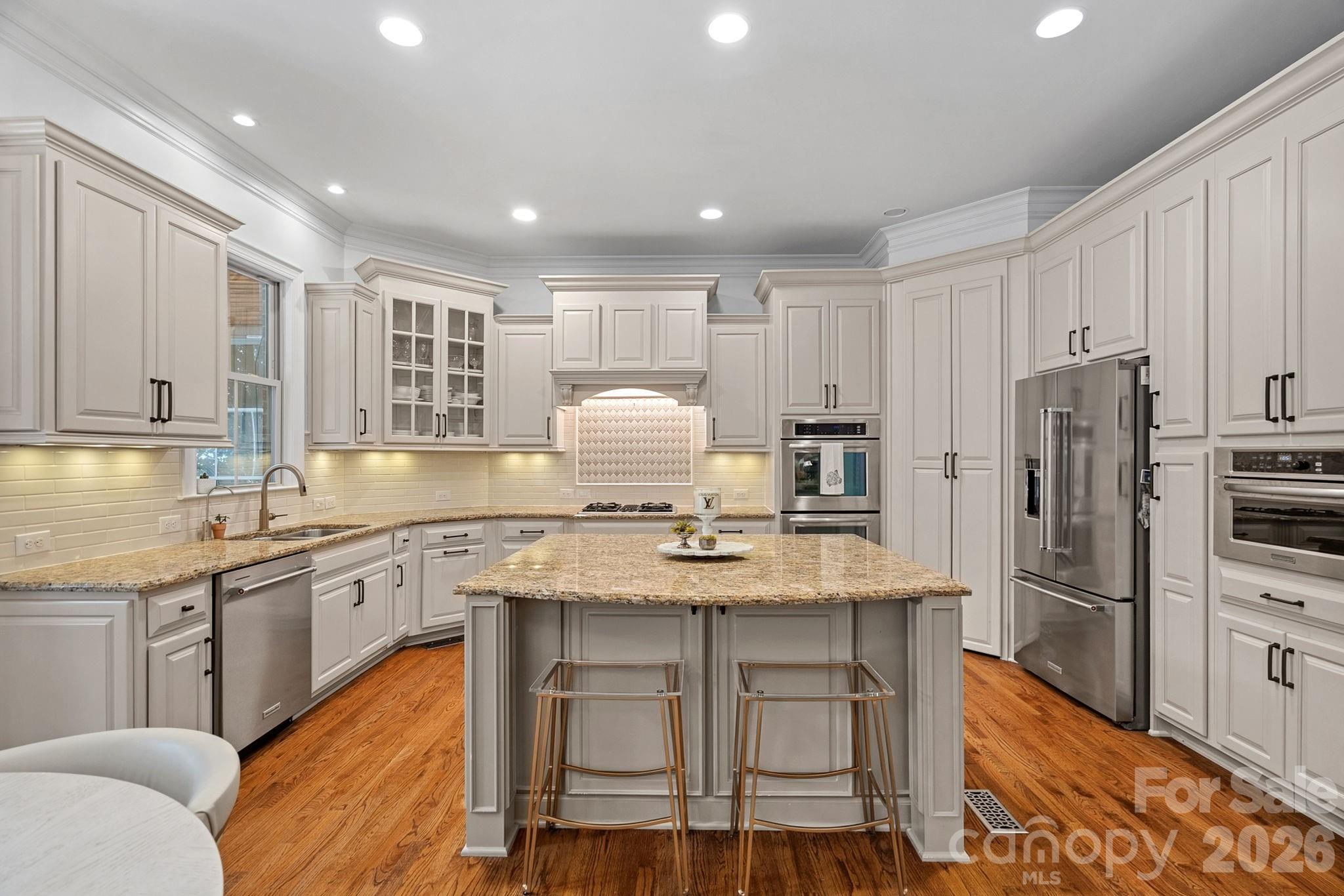 1104 Longwood Court