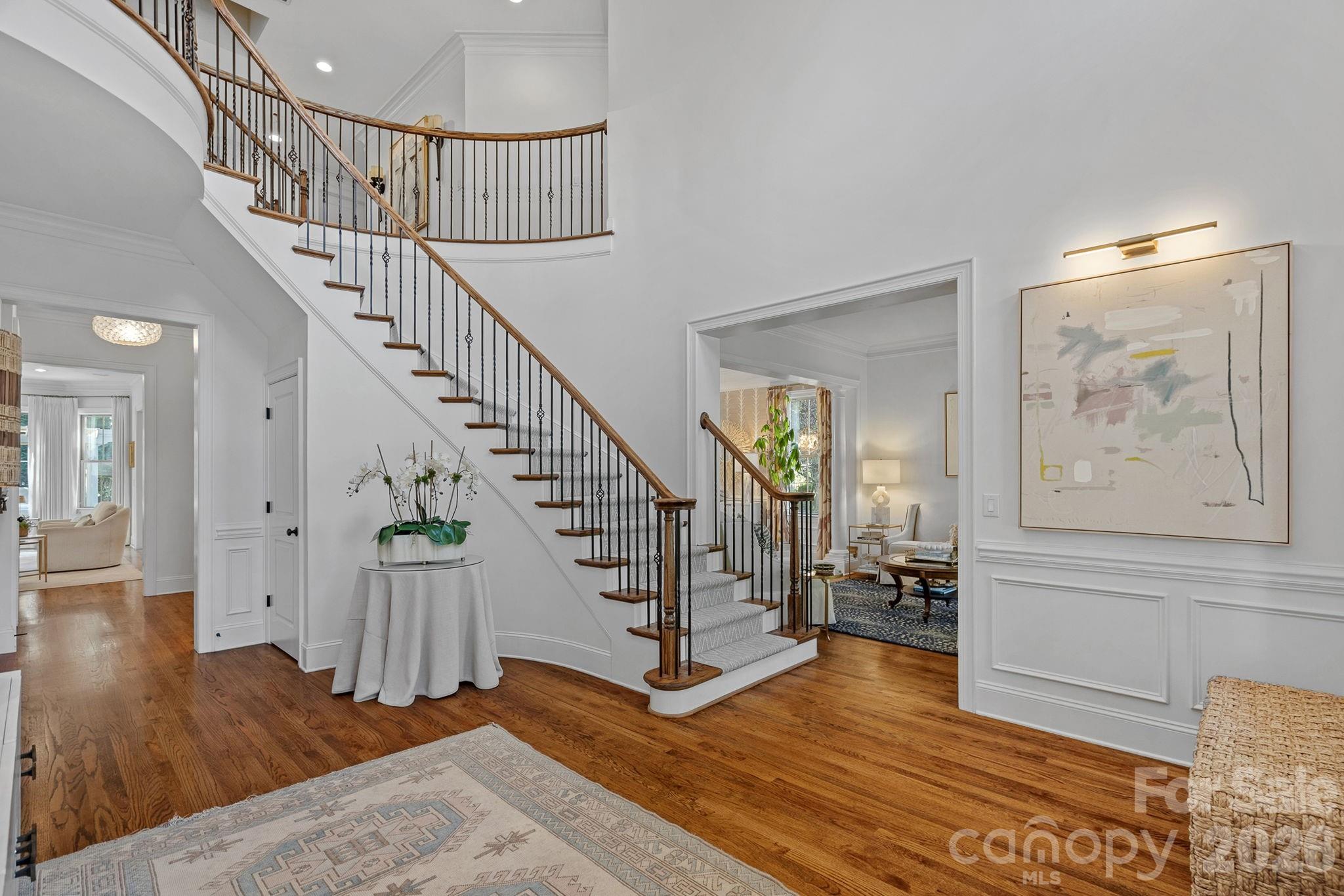 1104 Longwood Court