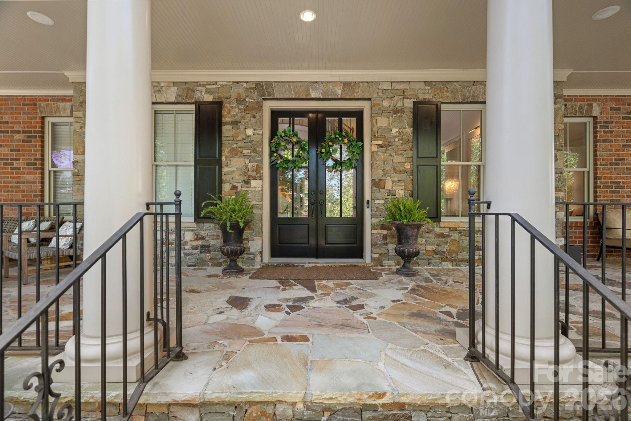 1104 Longwood Court