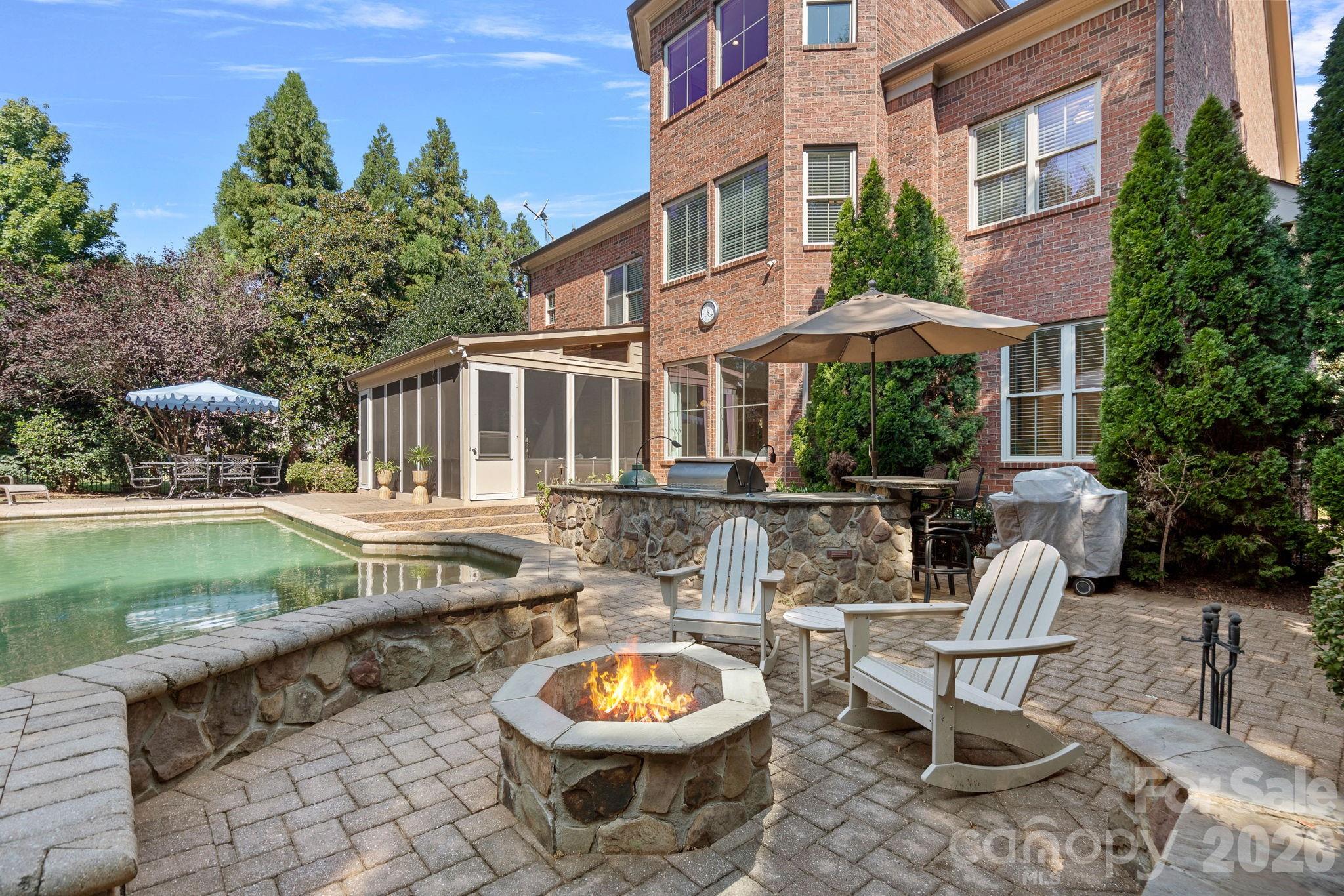 1104 Longwood Court