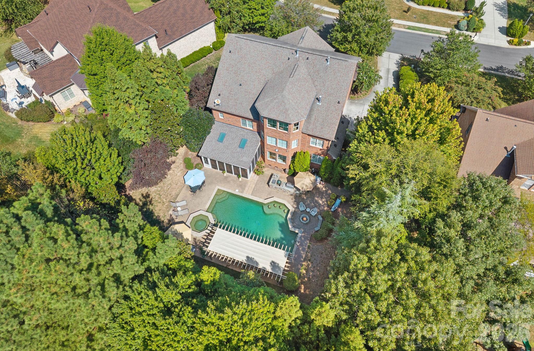1104 Longwood Court