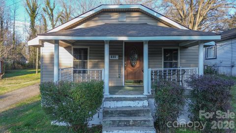 Photo of 611 W Iredell Avenue, Mooresville, NC 28115 (MLS # 4357392)