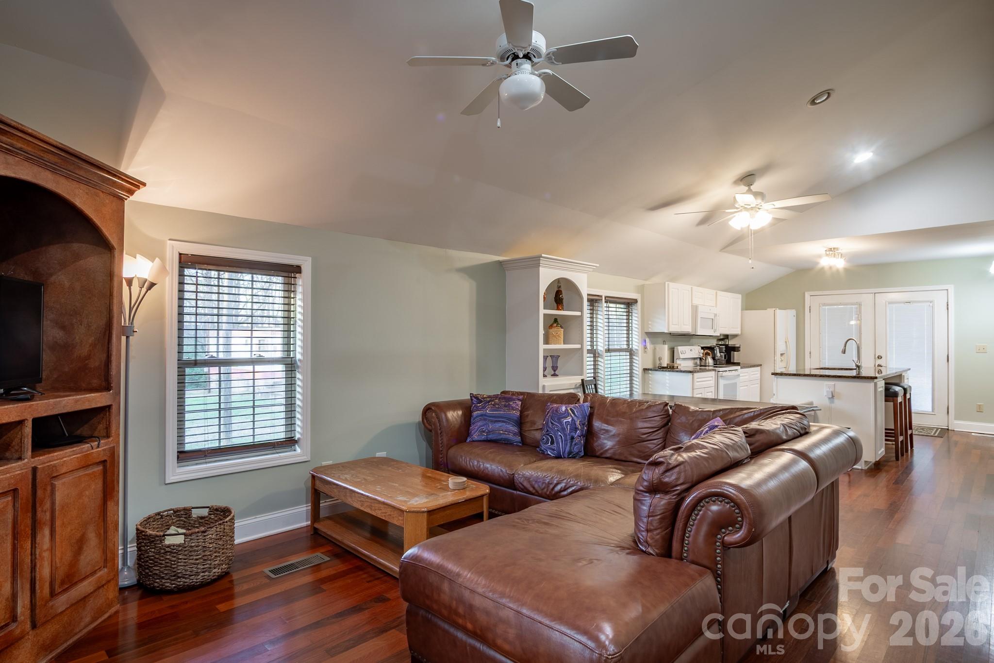 611 W Iredell Avenue