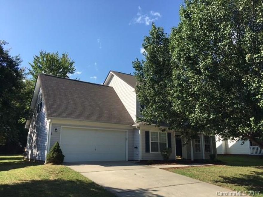 Great Home in the Holly Park community. Home has hardwoods in foyer, dining room, kitchen, master suite, and bonus. Spacious master bedroom with dual vanity in the bathroom including garden tub. Large backyard.