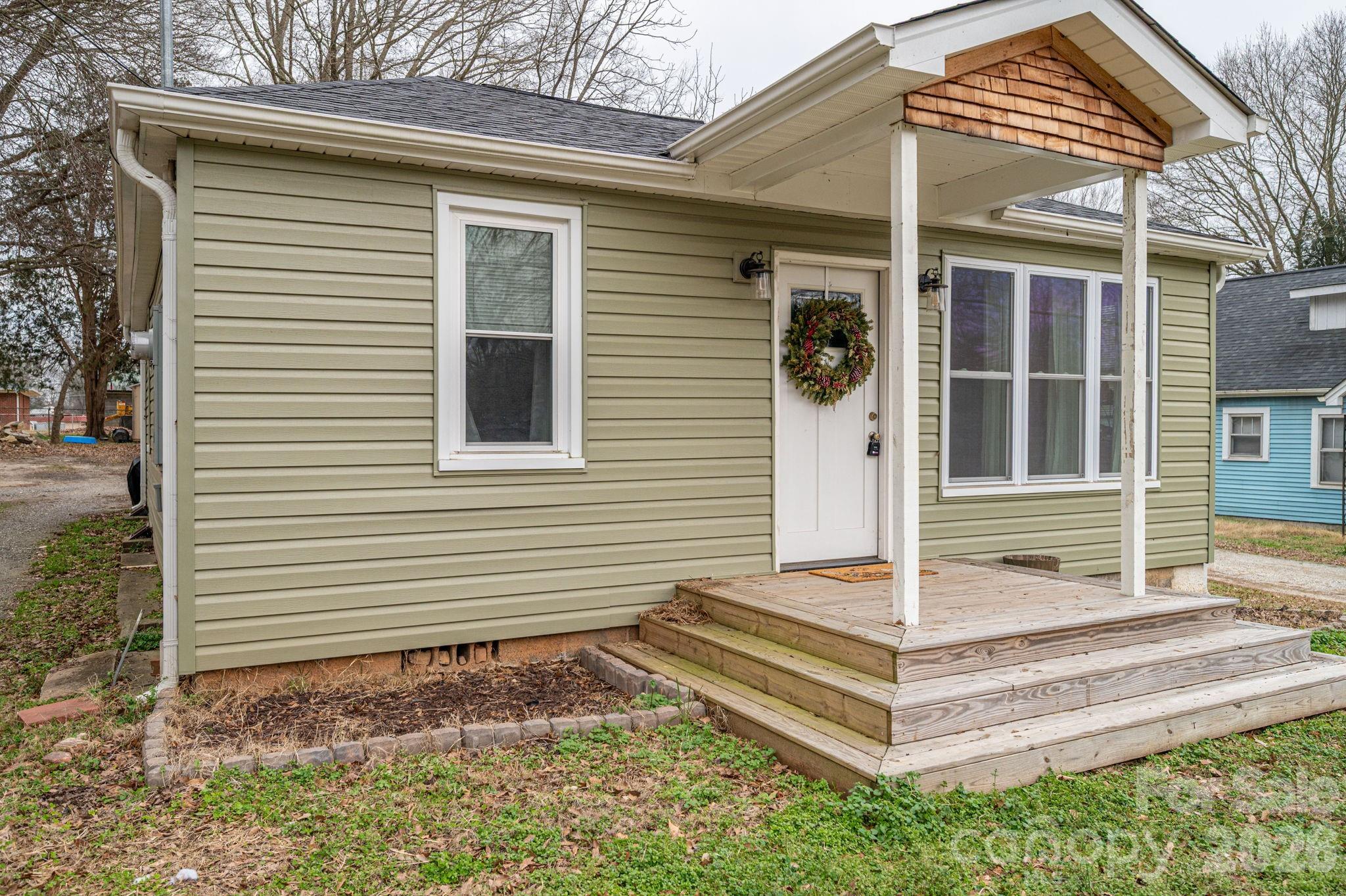 1063 W Hwy 150 Highway