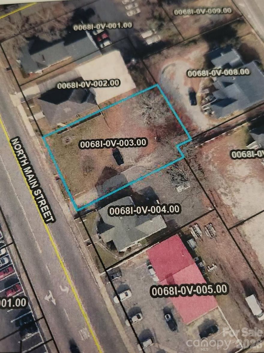 Great lot to create your small business on such as bakery, coffee shop, dress shop, tackle shop, endless possibilities!
It has .26 acres in downtown Lancaster.  Future business is subject to approval from the city.  
Make this your future for you and future for your family!