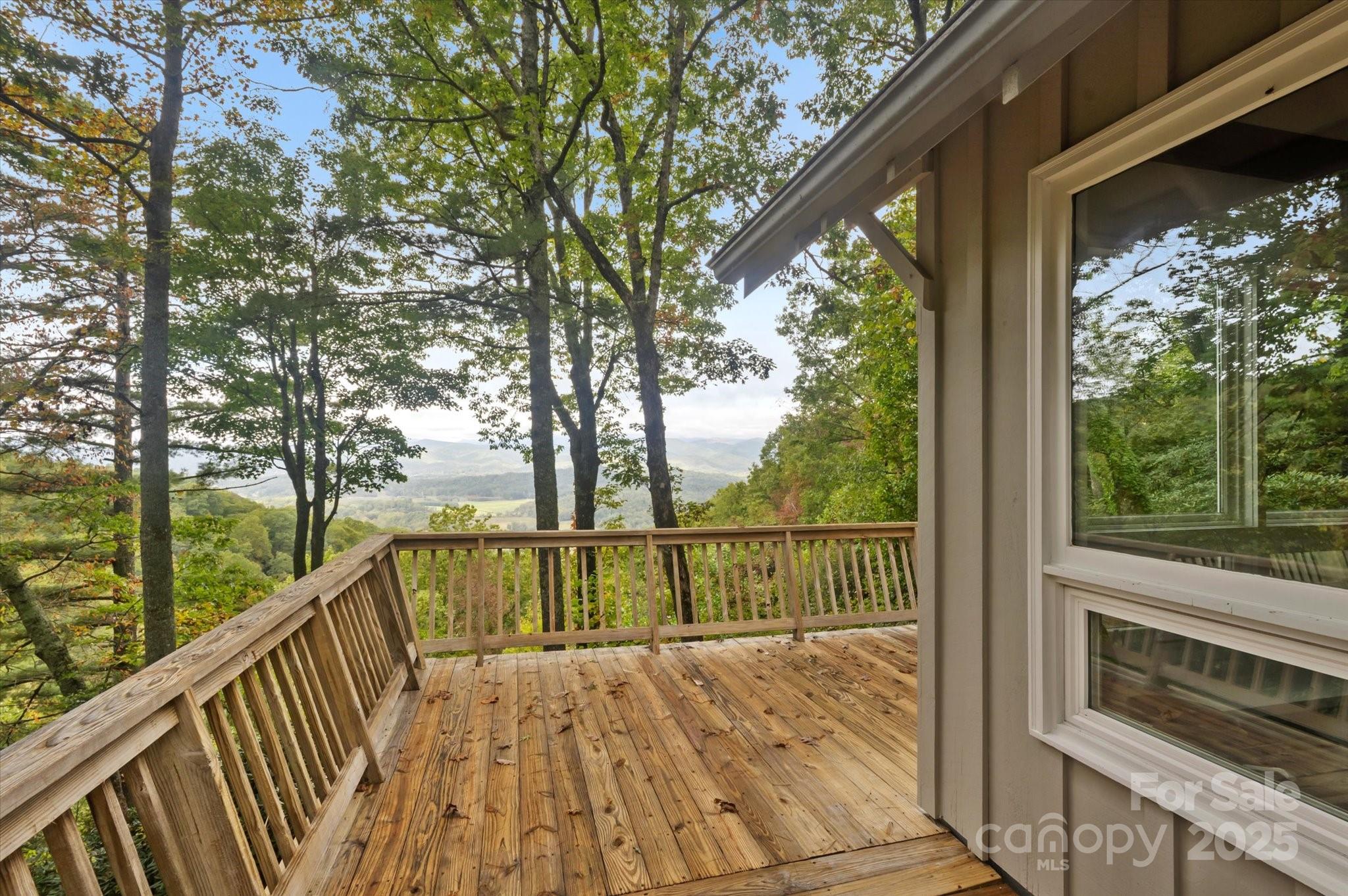 909 Green Hill Road