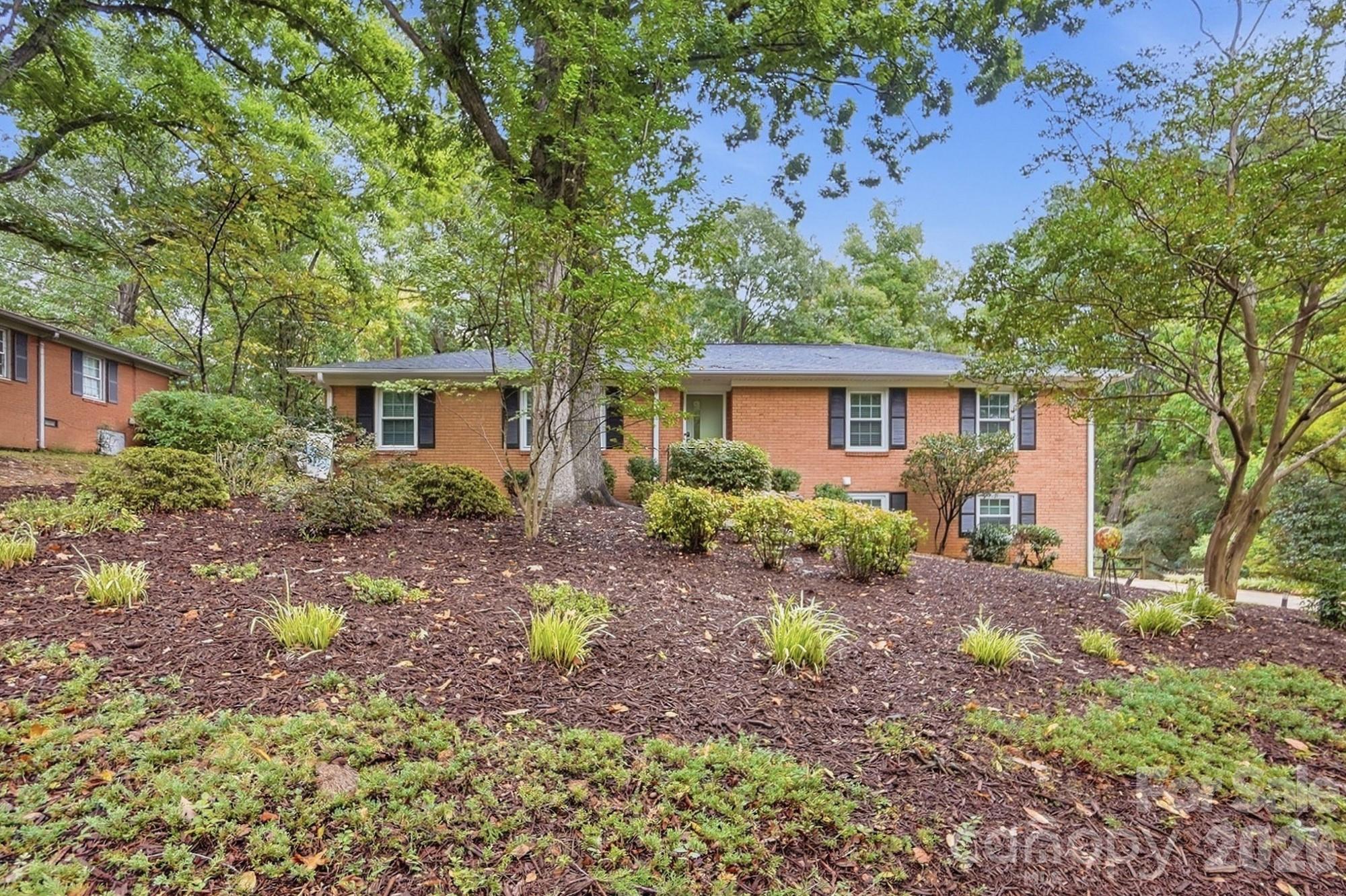 1814 Summerhill Drive