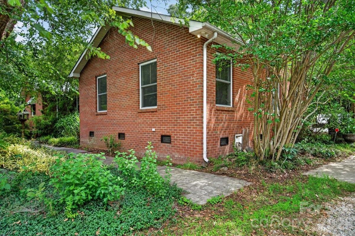 929 Shearers Road