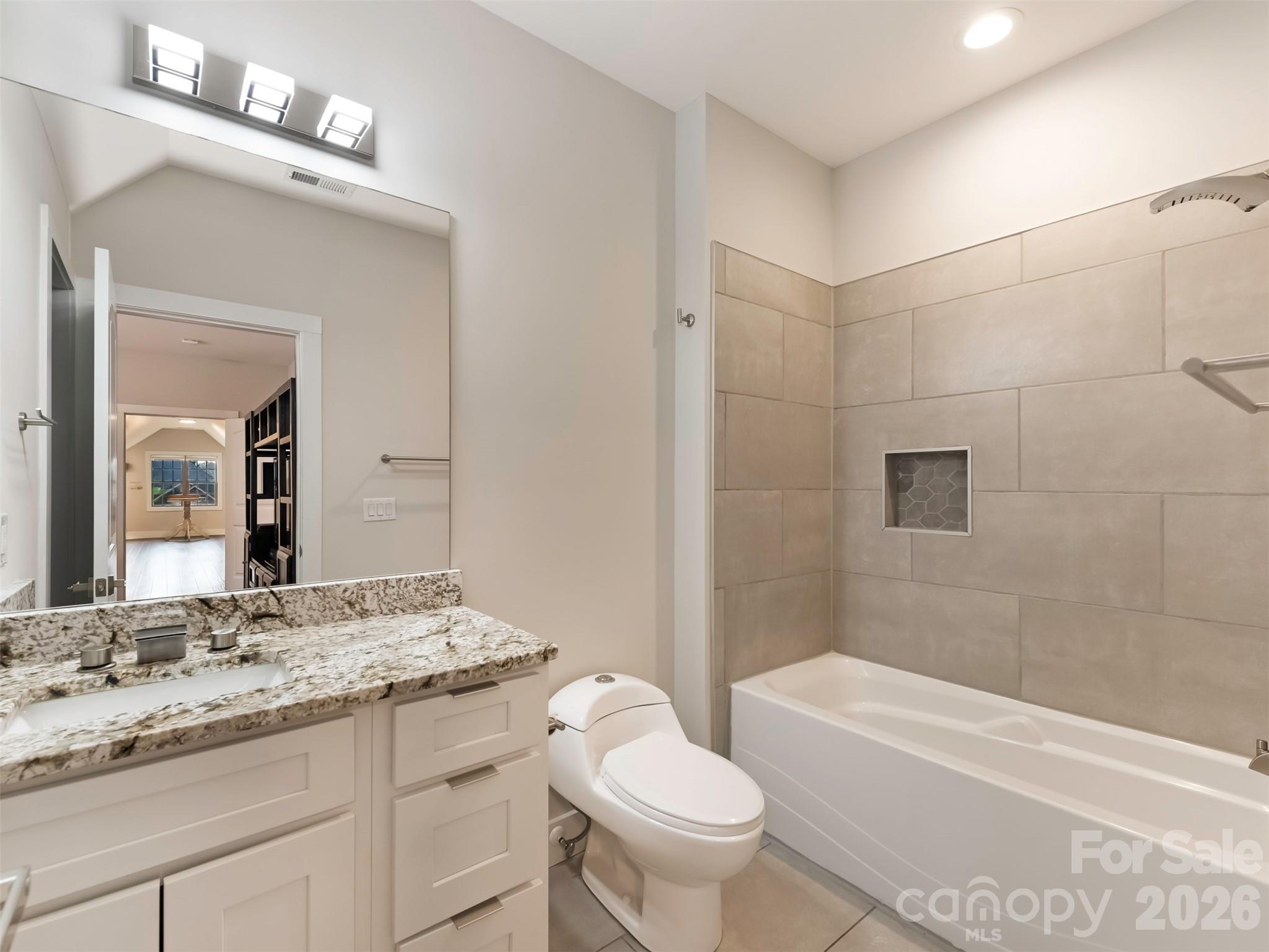 Lakepoint - Residential