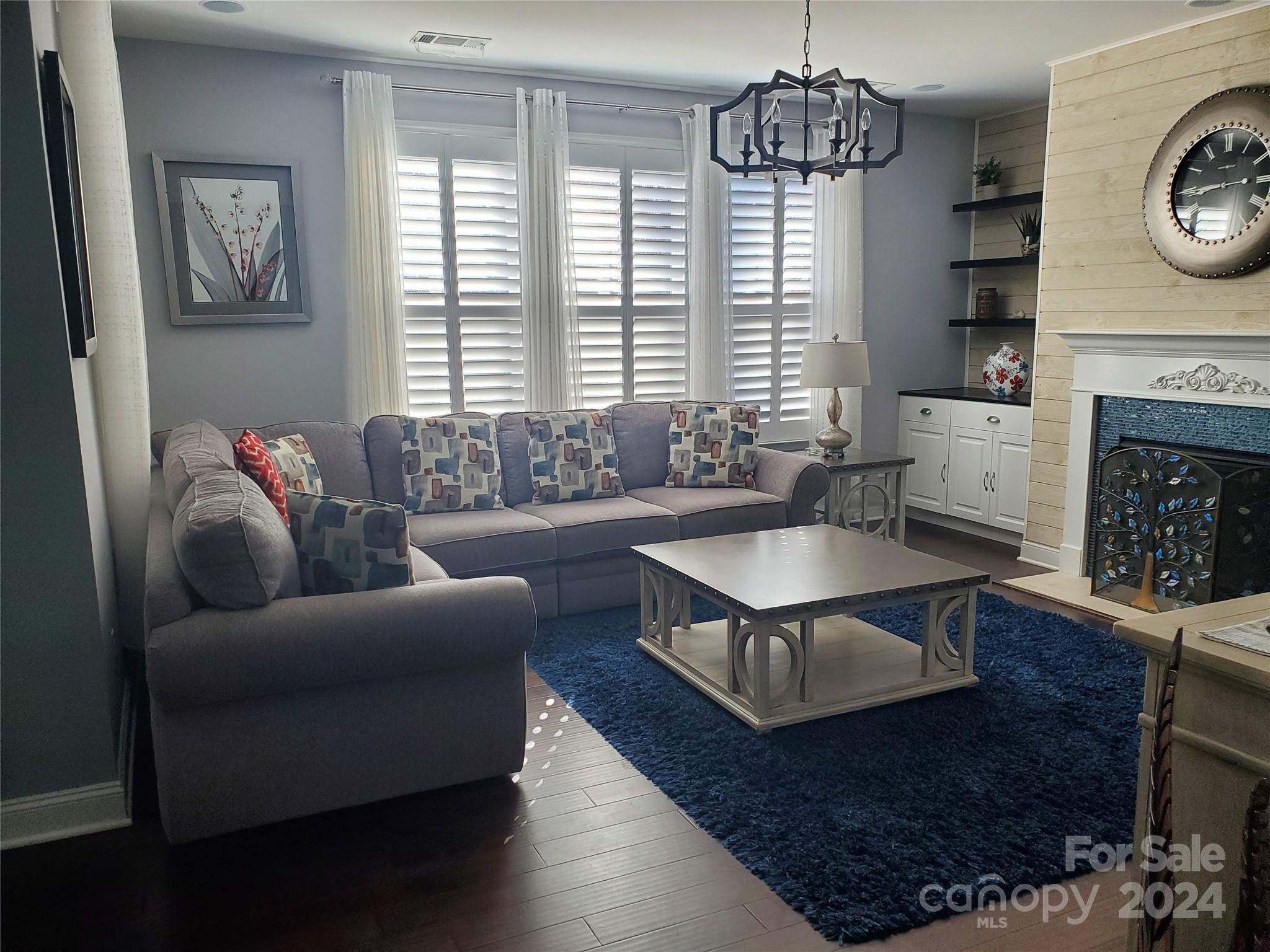 Cobblestone Manor - Residential