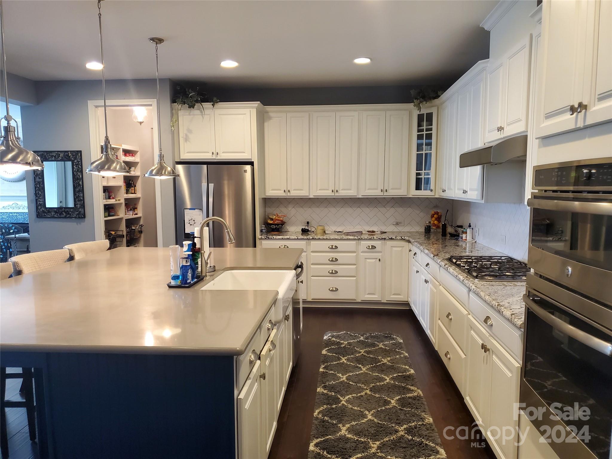 Cobblestone Manor - Residential