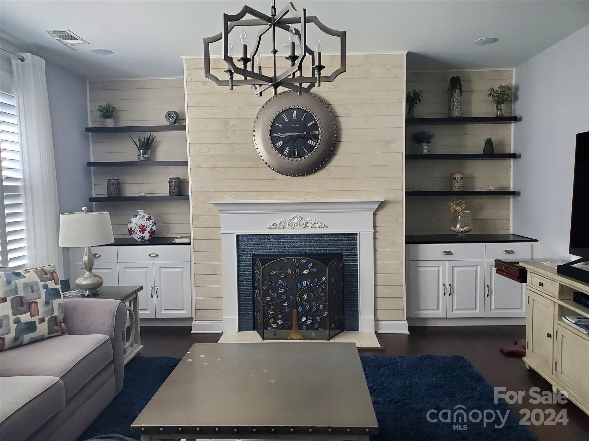 Cobblestone Manor - Residential