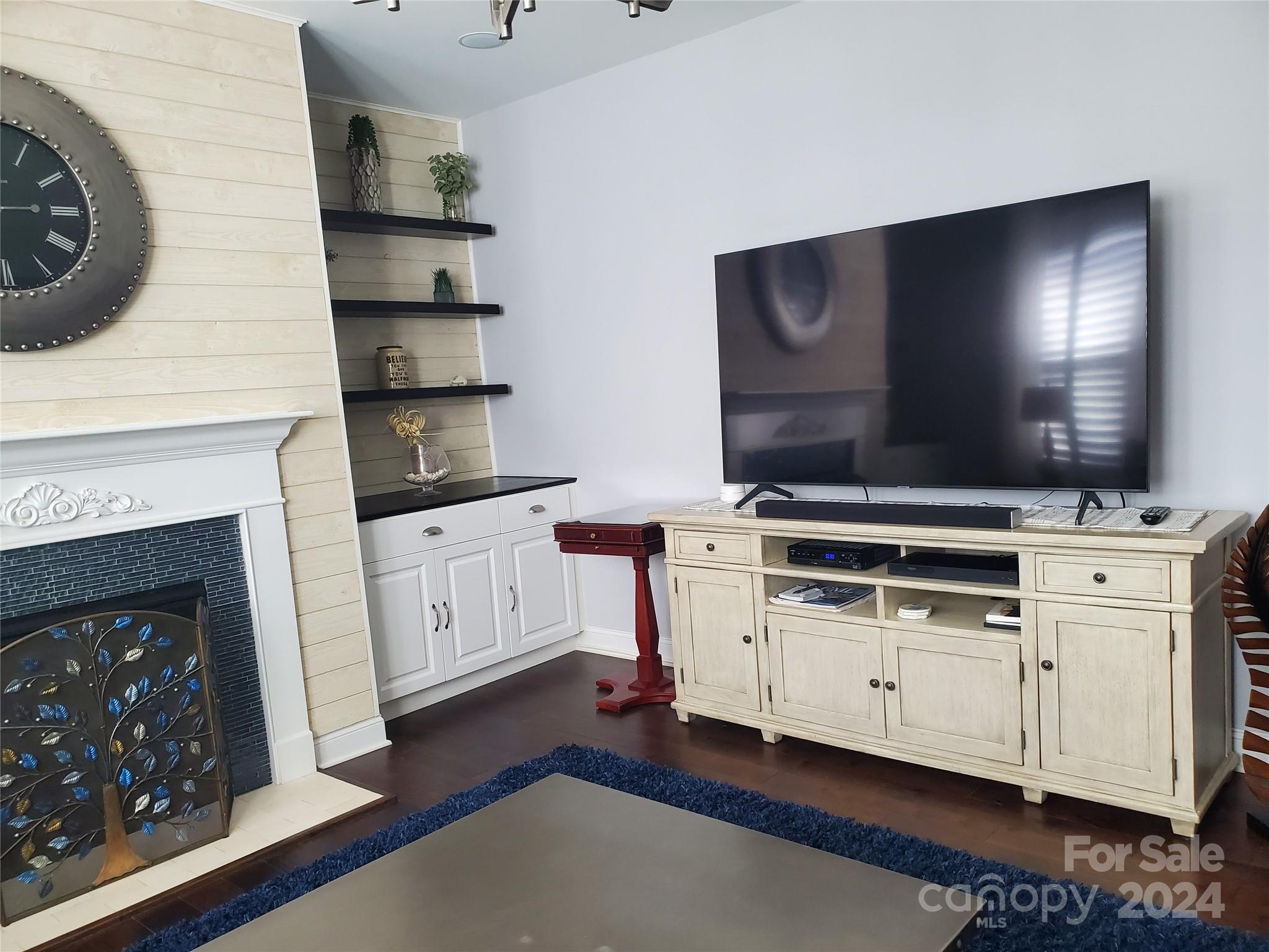 Cobblestone Manor - Residential