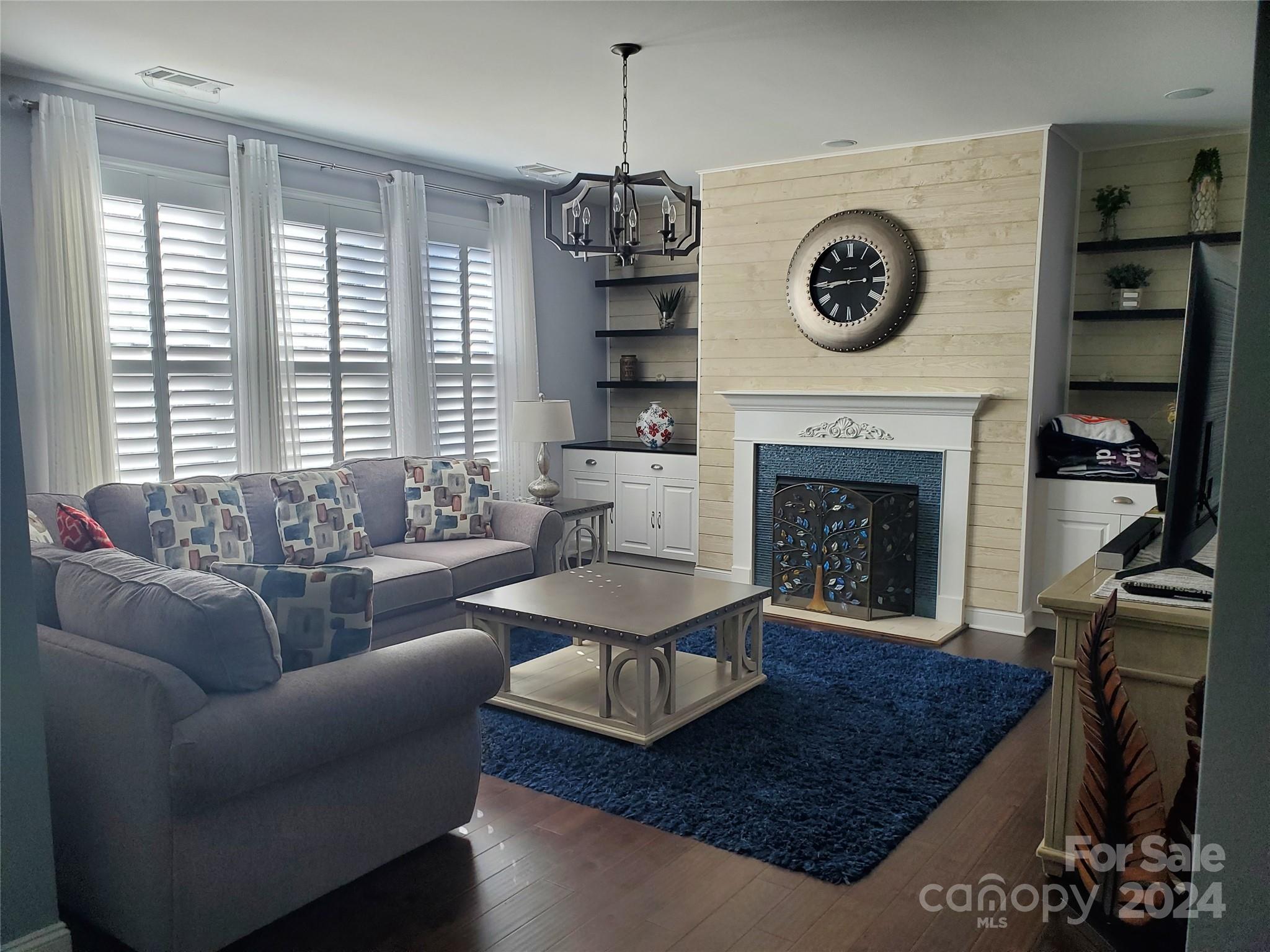 Cobblestone Manor - Residential