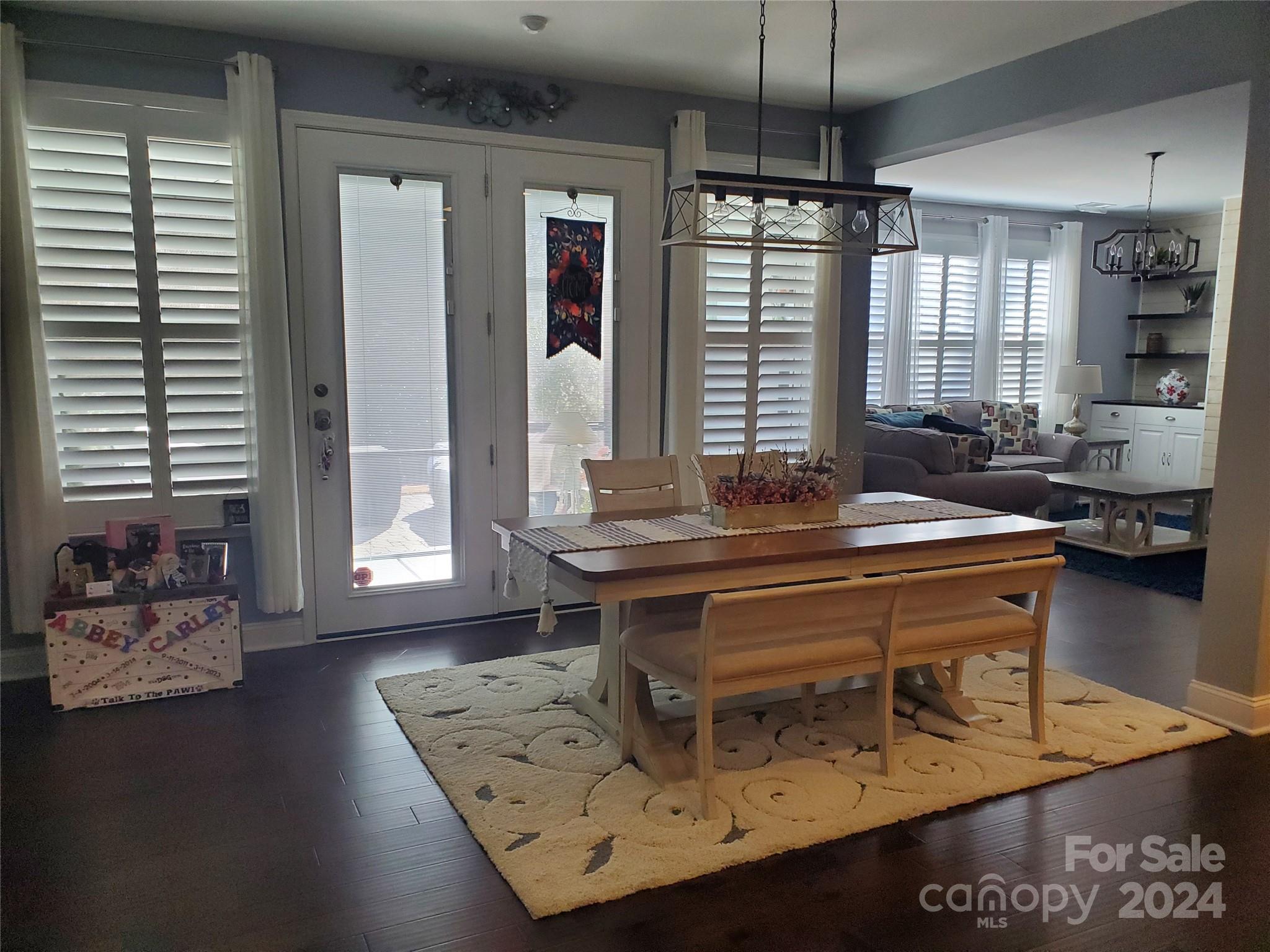 Cobblestone Manor - Residential