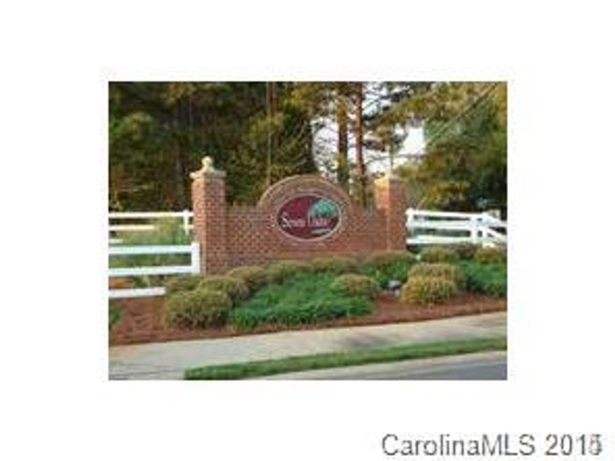 Beautiful homesite in a great community Seven Oaks, Just minutes from I 77 and numerous shopping and dinning. Seller is motivated and this homesite is priced to move quickly , home must be a min. of 2000 sq ft and approved by ARC., priced below tax value of 35,000, beautiful custom built homes in the community