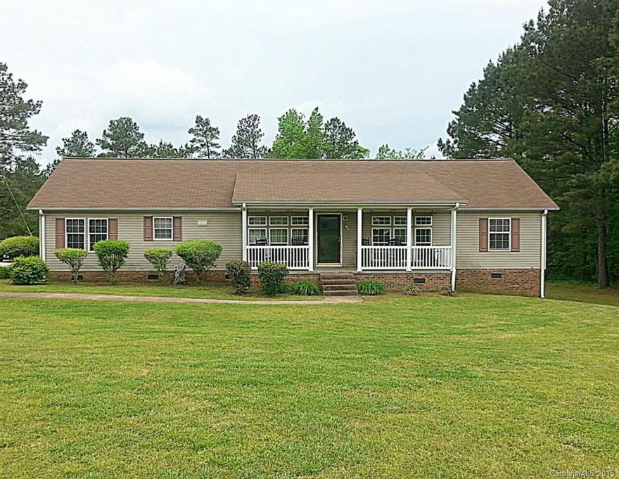 Quaint 3 bed, 2 bath home. Spacious front and backyard! Front porch great for leisure. The cozy living room boasts a stone-front fireplace and mantel. Master bath has dual vanities, standing shower, and deep, jacuzzi-style bathtub.