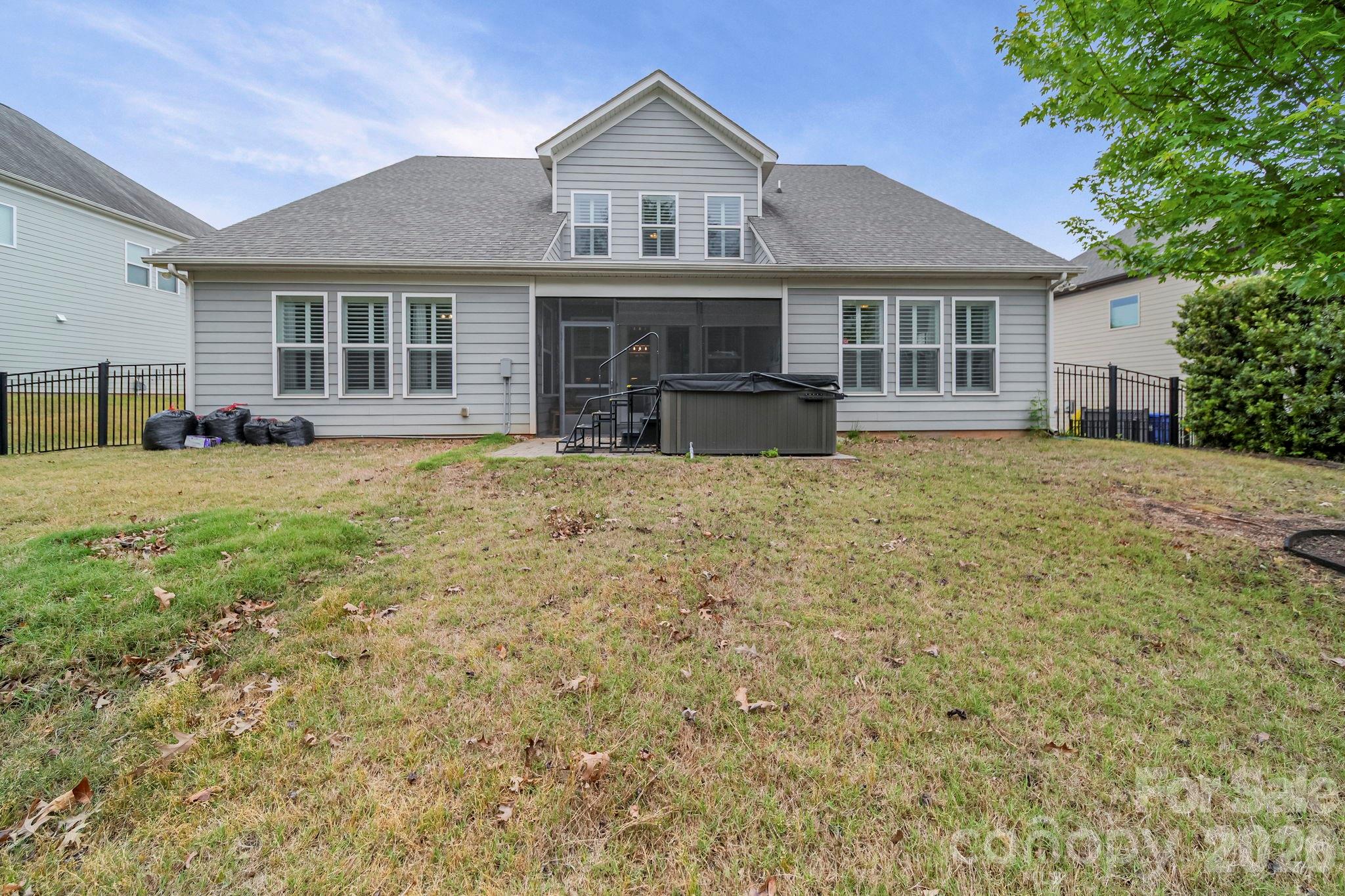 9524 Hightower Oak Street