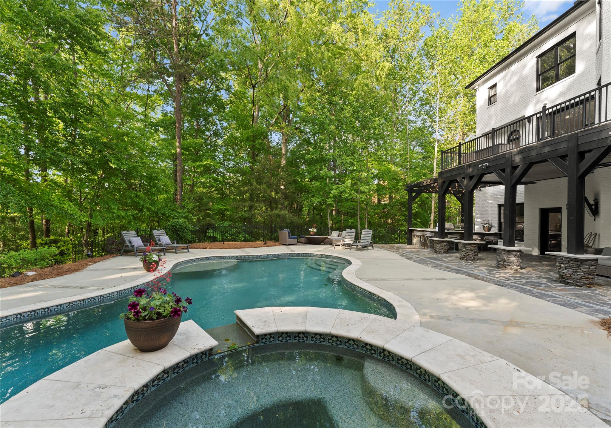 200 Royalton Place