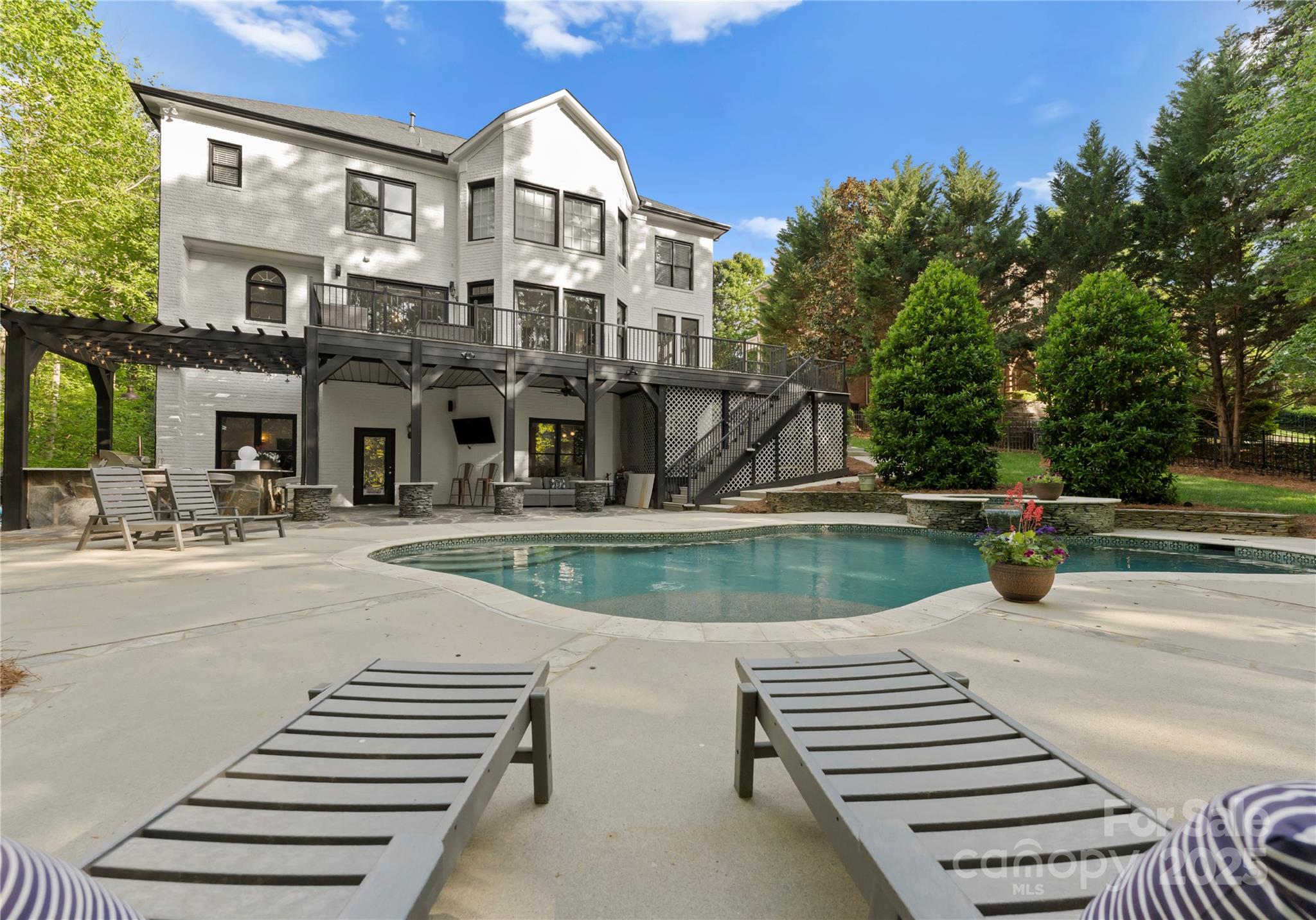 200 Royalton Place