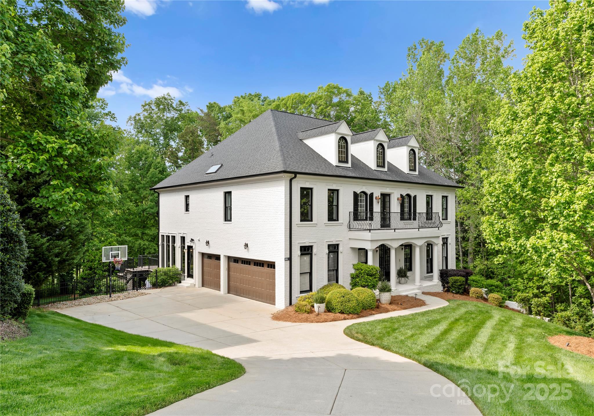 200 Royalton Place