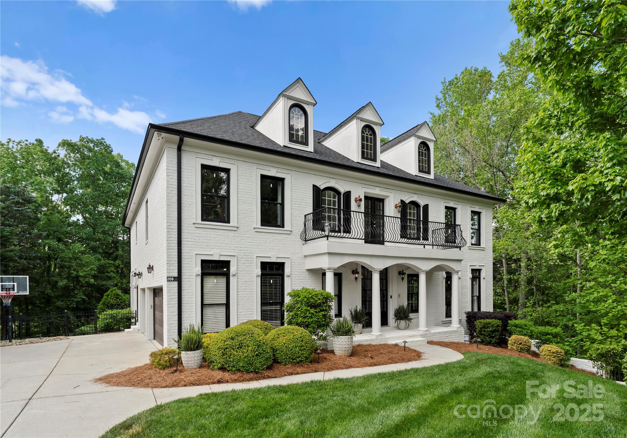 200 Royalton Place