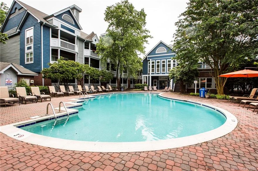 Located in Uptowns Fourth Ward, this top floor condo with Vaulted Ceilings is loaded with technological upgrades including a Nest home thermostat and Kevo Smartlock. This true 1Bedroom boasts detailed crown molding, luscious hardwood floors, and a fireplace. Large Bay windows allow natural light to shine upon the fresh paint and newly installed carpet. All within walking distance of the BB&T Ballpark, Bank of America Stadium, shopping, restaurants and bars!