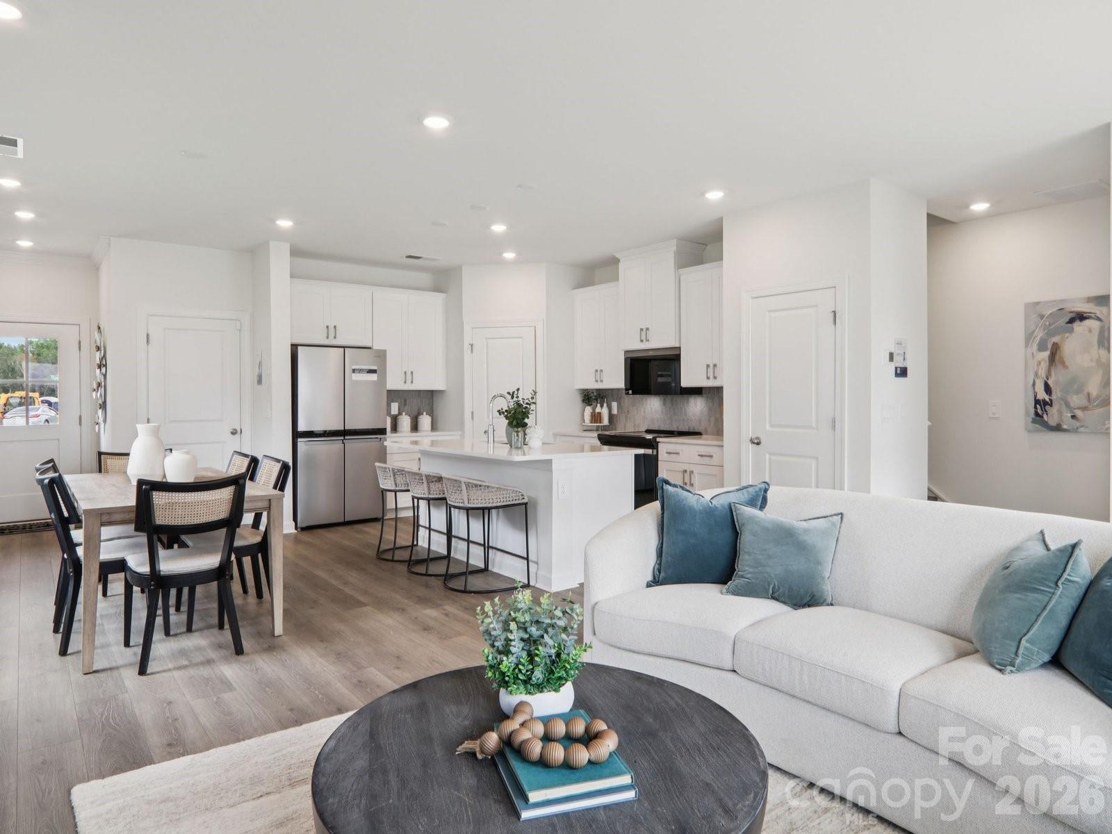 484 Markridge Loop