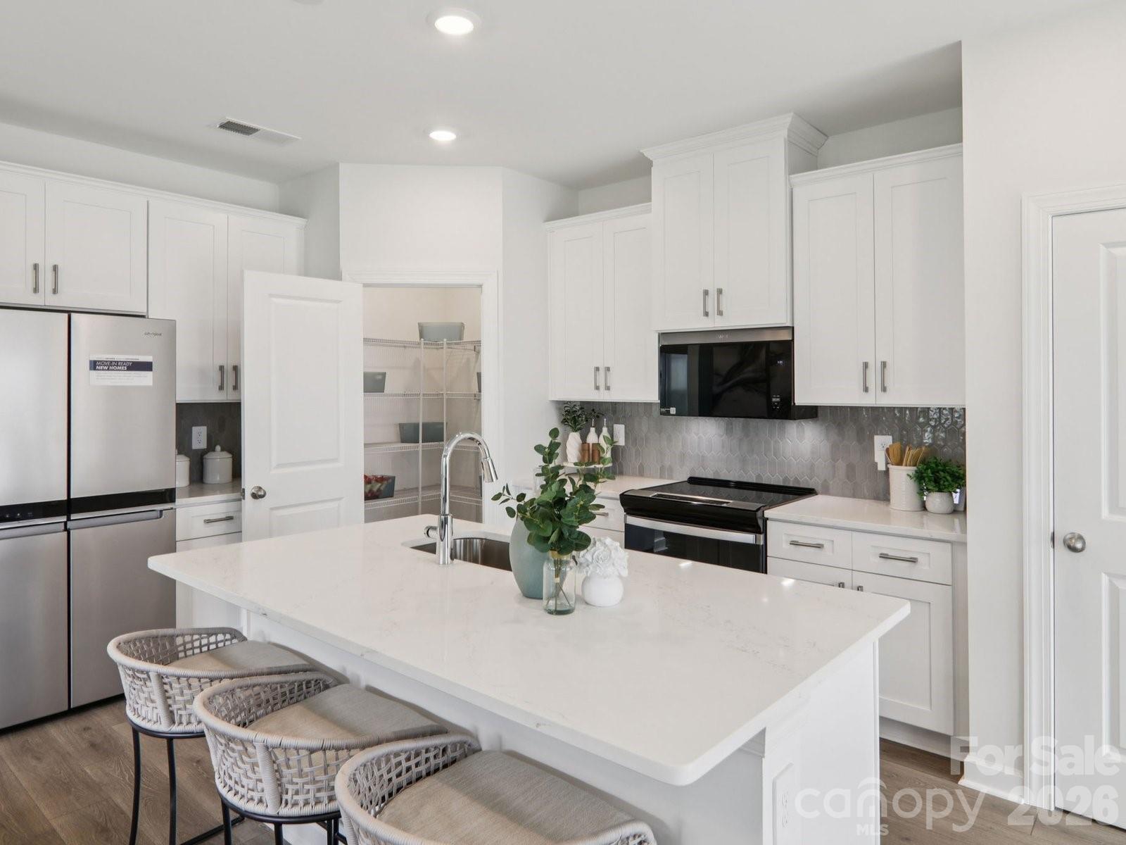 484 Markridge Loop