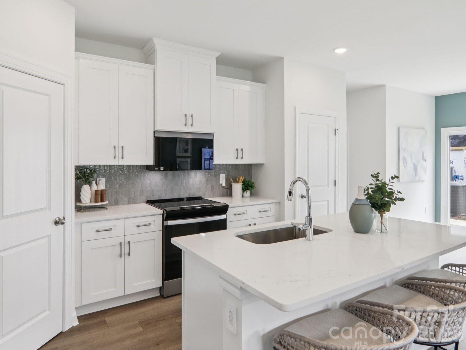 484 Markridge Loop