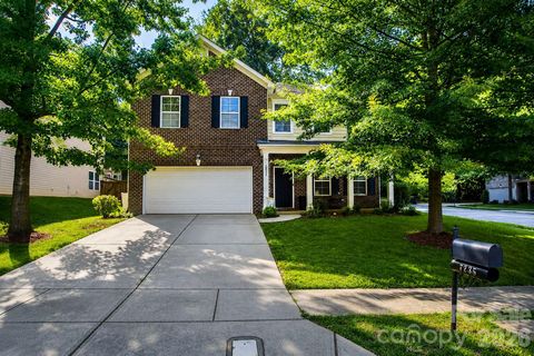 Photo of 7235 Barefoot Forest Drive, Charlotte, NC 28269 (MLS # 4396233)