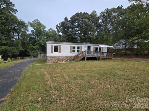 Photo of 1127 McRee Heights Circle, Newton, NC 28658 (MLS # 4433424)